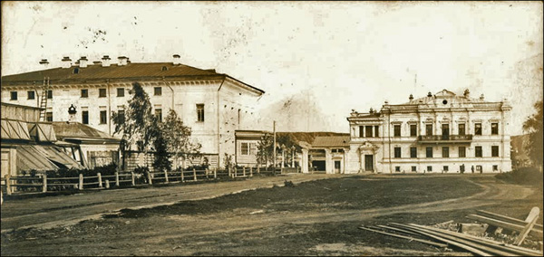 12. Губернаторский дом и дом Корнилова.jpg